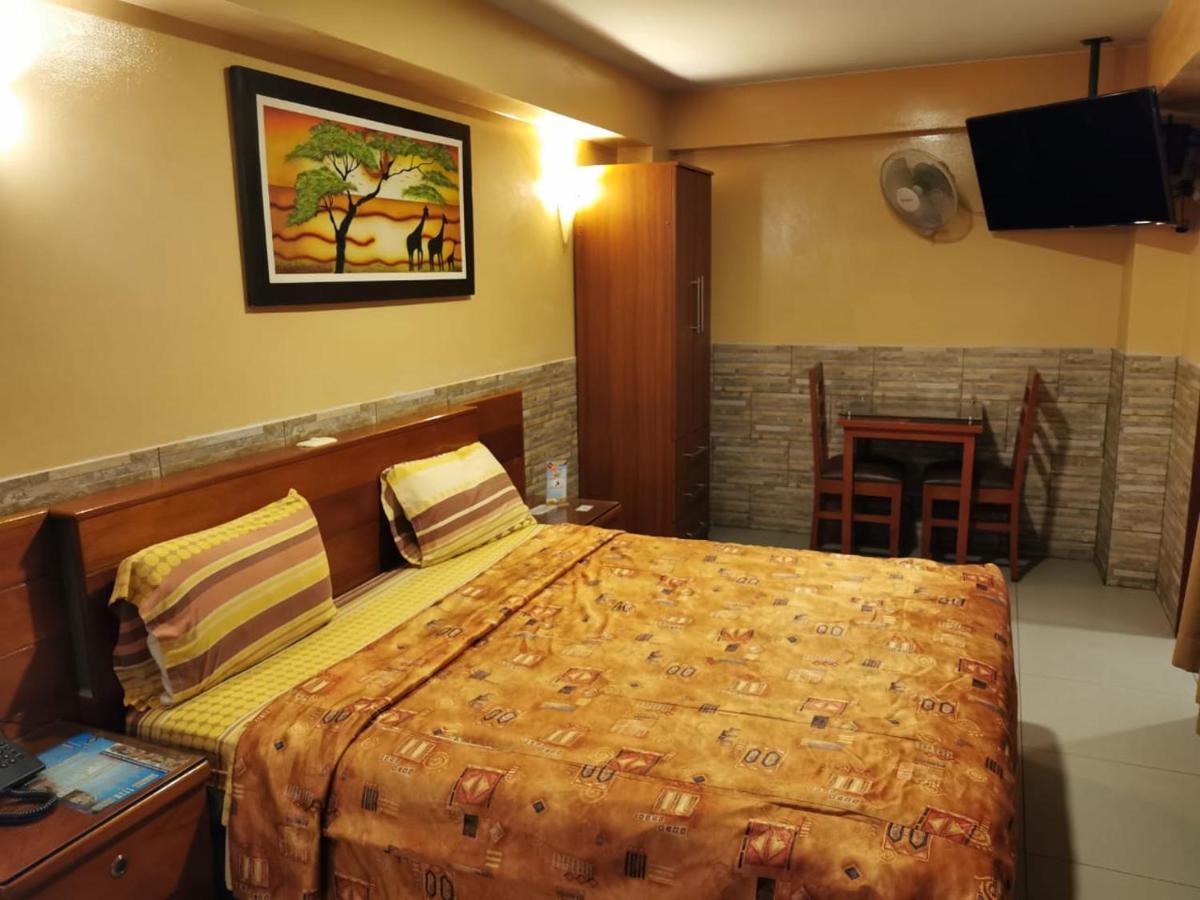 Dia Y Noche Hotel
